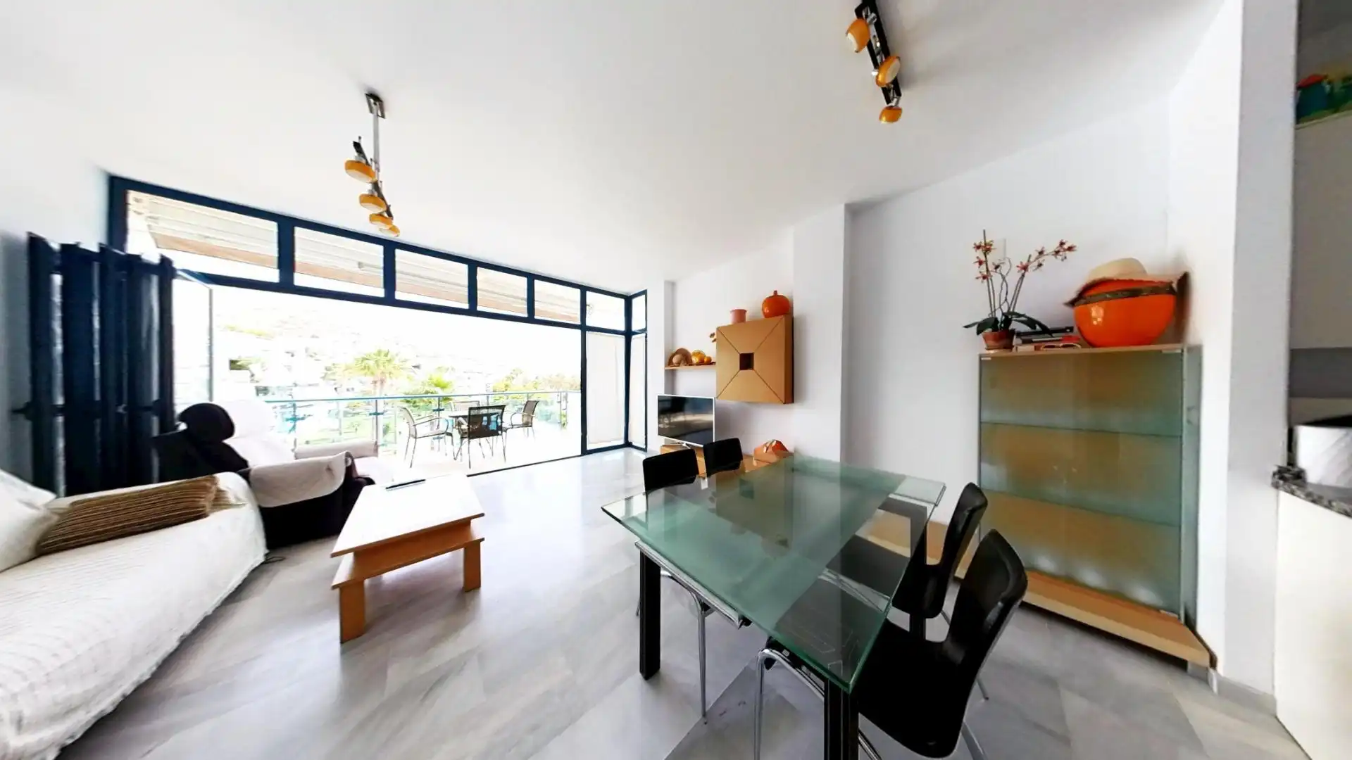 Außenansicht von Wohnung zum Verkauf in Gualchos mit Klimaanlage, Heizung und Terrasse