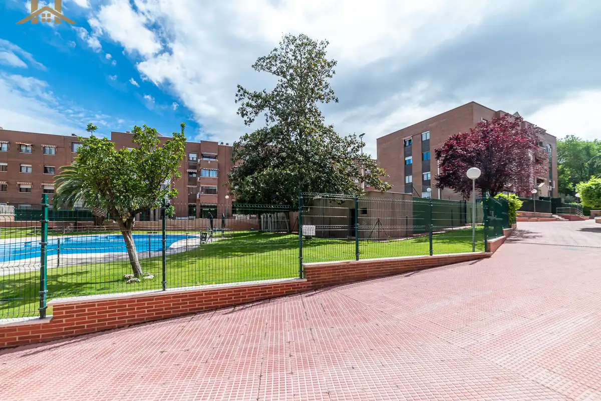 Vista exterior de Pis en venda en Pozuelo de Alarcón amb Aire condicionat, Calefacció i Terrassa