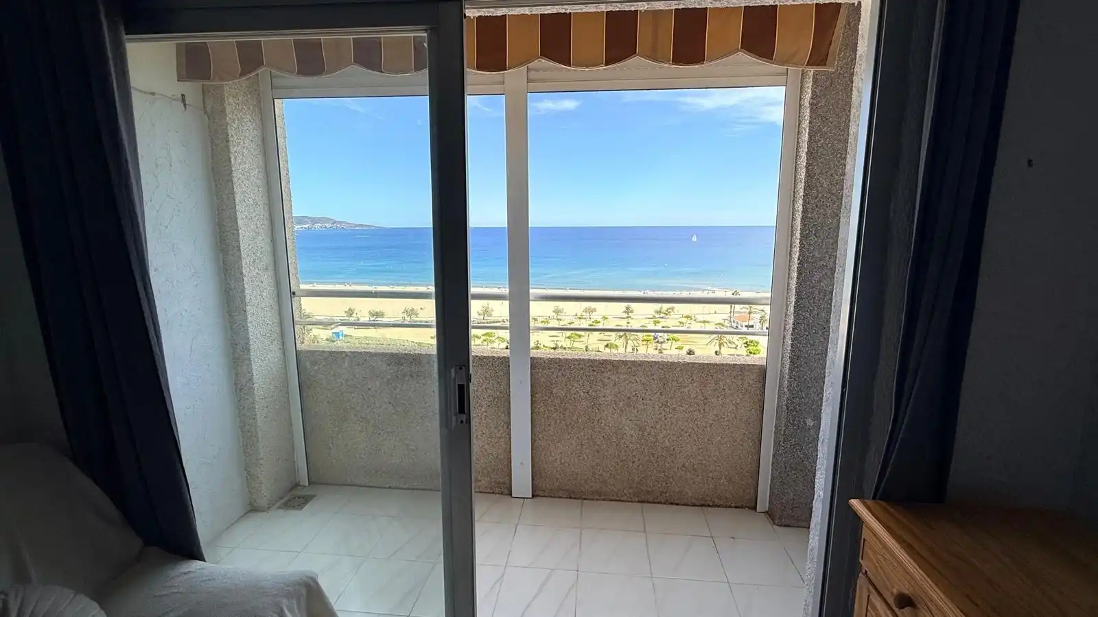 Habitación de Apartamento en venta en Empuriabrava con Terraza y Amueblado