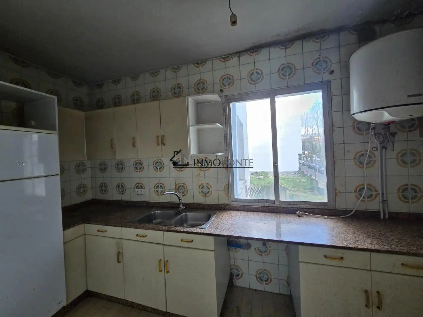 Küche von Wohnung zum Verkauf in Pontevedra Capital  mit Heizung, Parkett und Terrasse