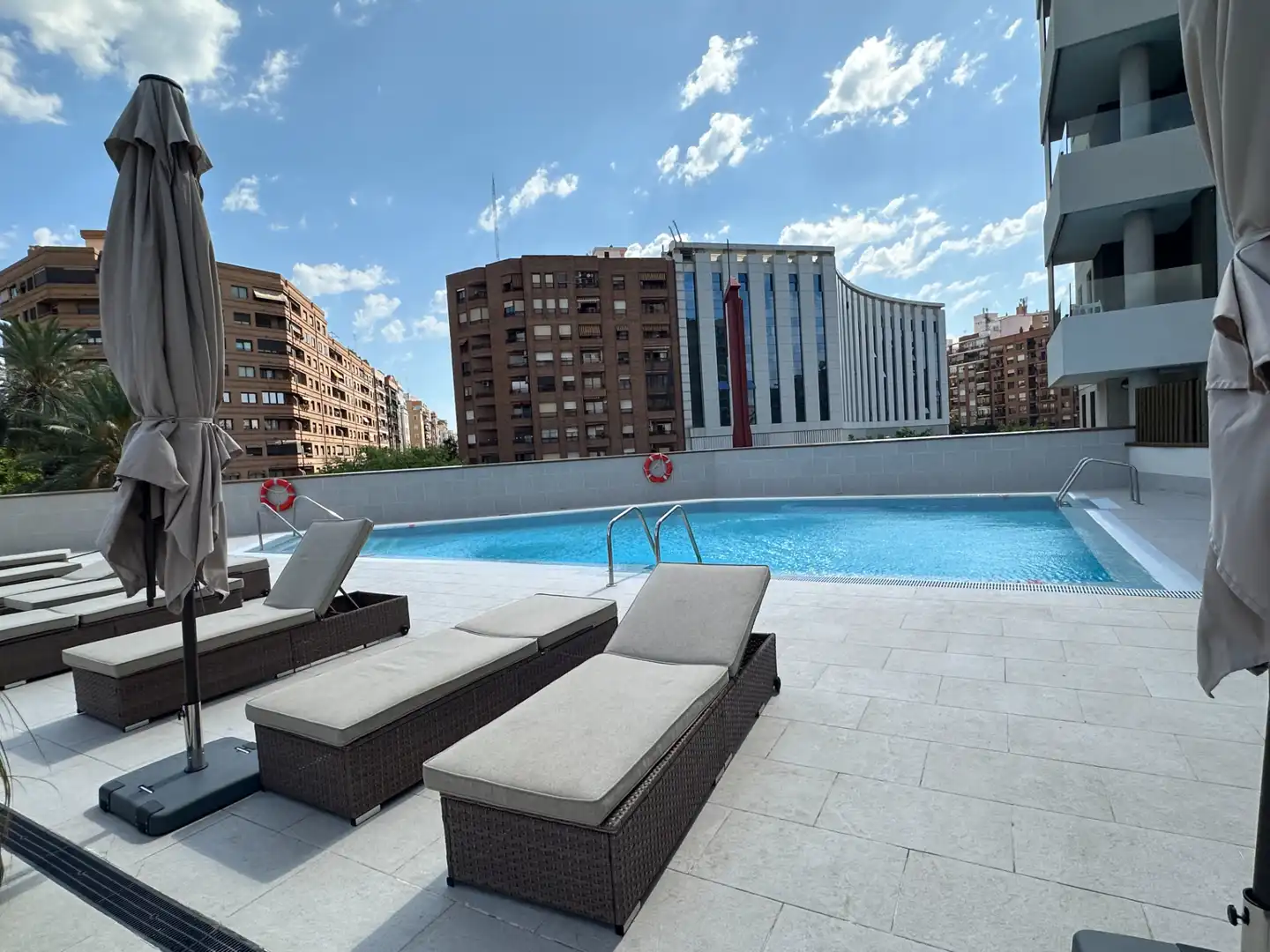Piscina de Piso de alquiler en Valencia con Aire acondicionado, Calefacción y Jardín privado
