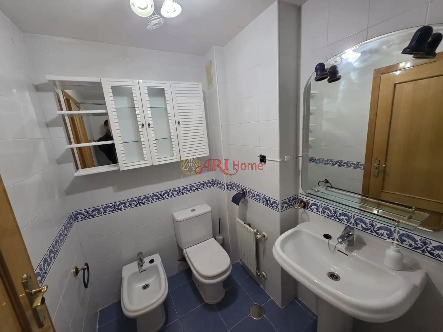 Bathroom of Flat for sale in Fuenlabrada  with Air Conditioner, Heating and Swimming Pool