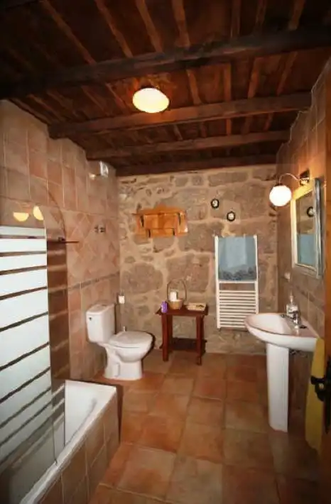 Bany de Casa o xalet en venda en O Páramo  amb Jardí privat