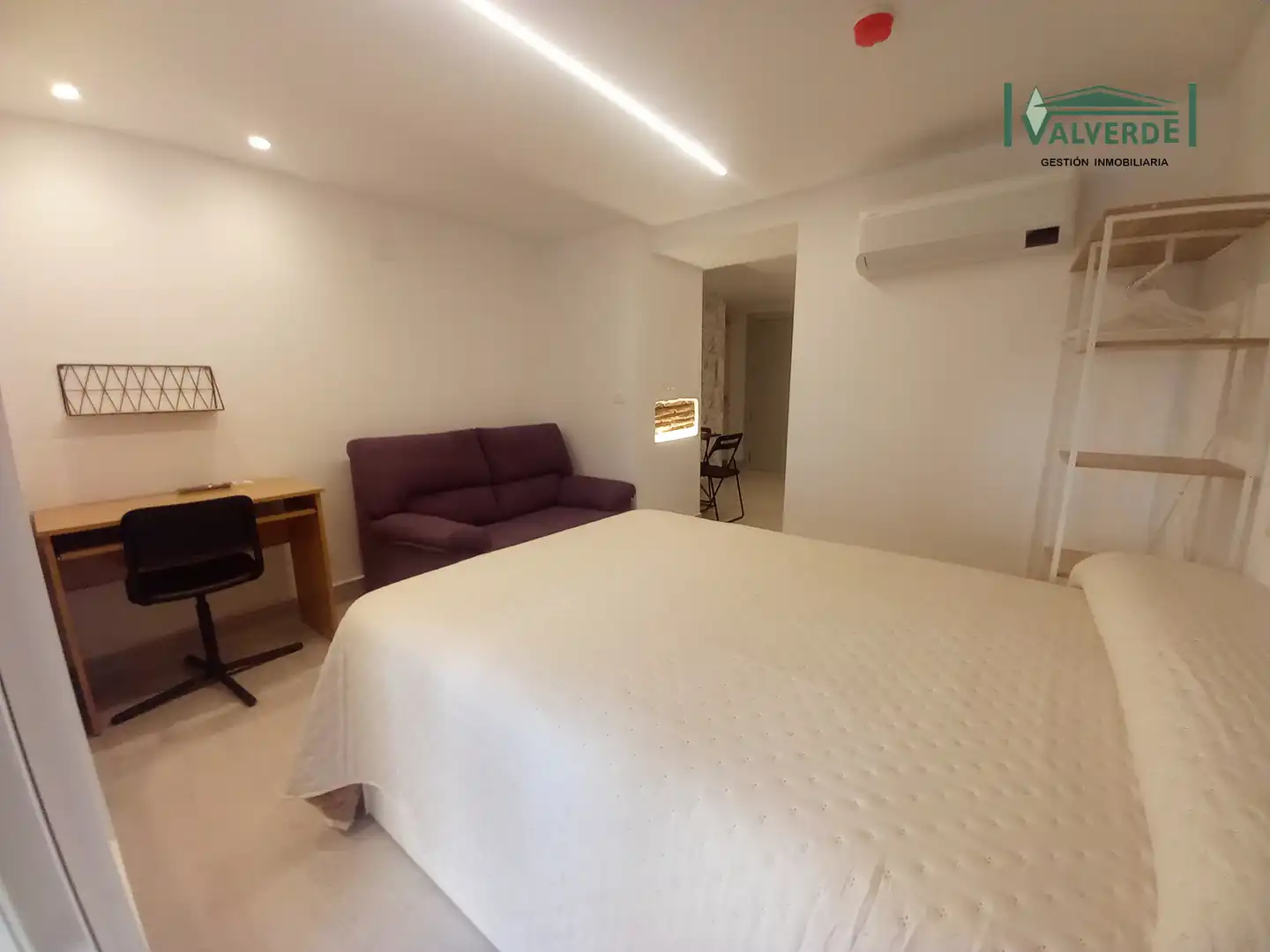 Habitación de Estudio de alquiler en Granada con Aire acondicionado, Calefacción y Amueblado