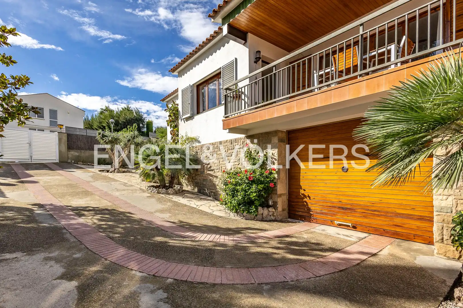 Vista exterior de Casa o chalet en venta en Vilanova i la Geltrú con Aire acondicionado, Calefacción y Jardín privado