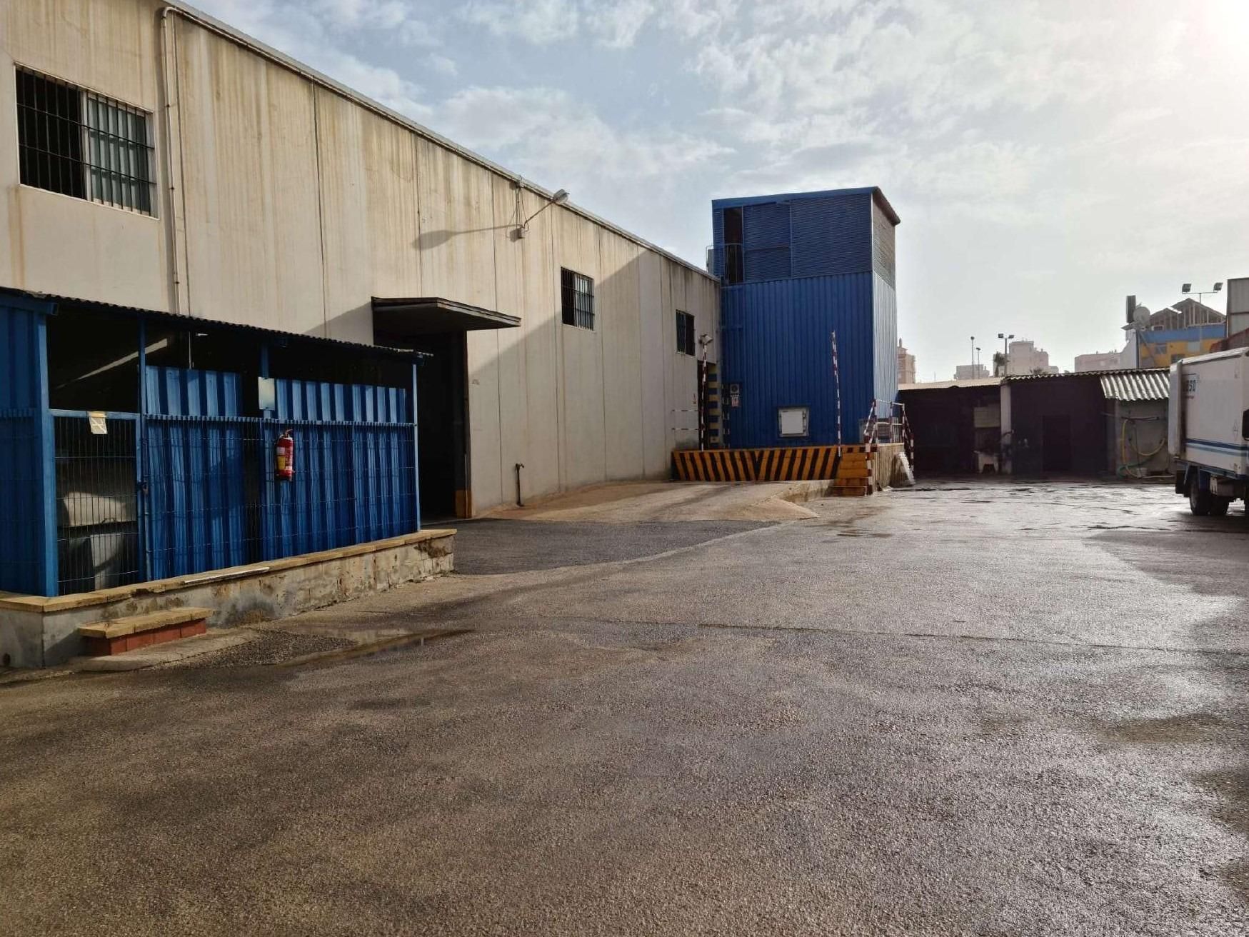 Vista exterior de Nau industrial en venda en Torrevieja