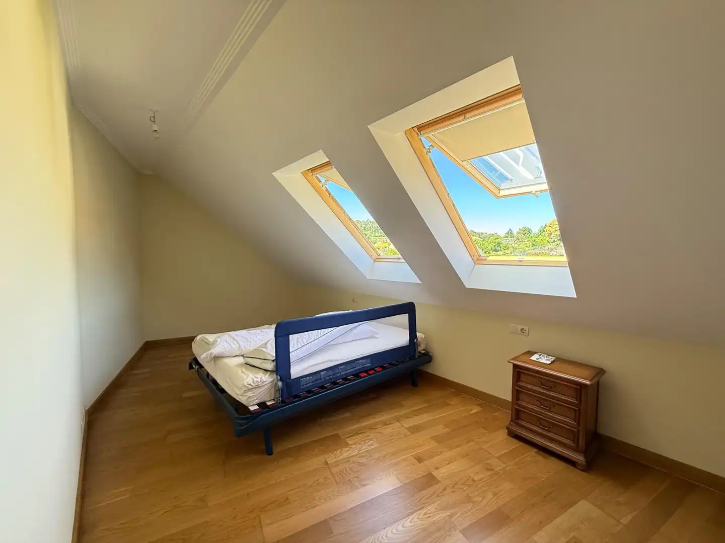 Schlafzimmer von Wohnungen zum Verkauf in O Grove   mit Heizung, Terrasse und Abstellraum