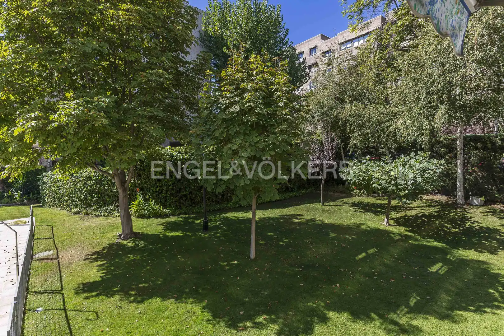 Jardín de Piso en venta en Madrid con Calefacción, Parquet y Terraza