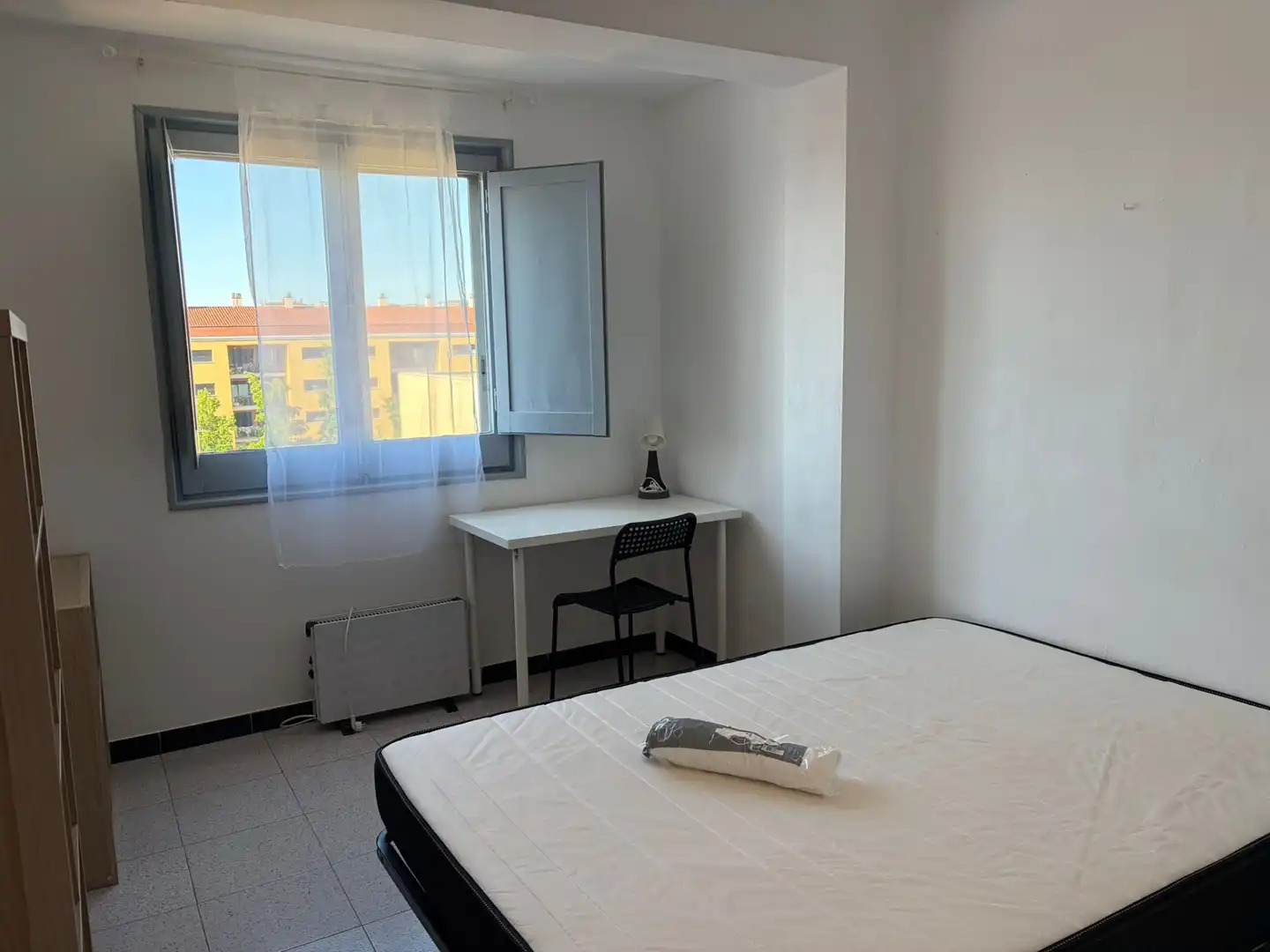 Habitación de Piso de alquiler en Girona con Calefacción, Amueblado y Horno