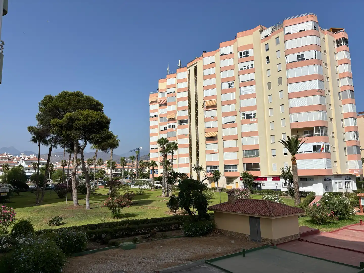 Vista exterior de Apartament en venda en Torrox amb Aire condicionat, Terrassa i Moblat