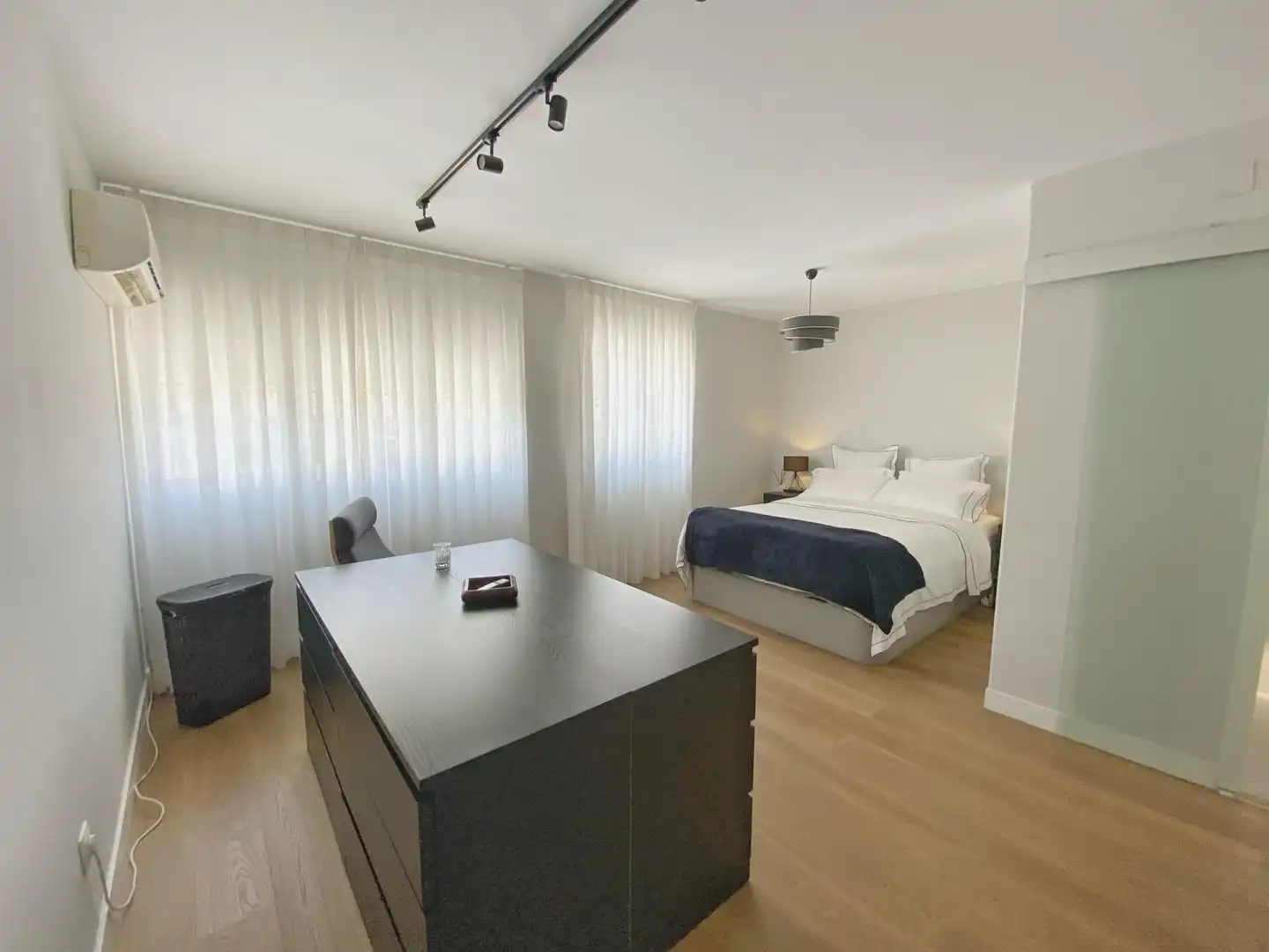 Schlafzimmer von Einfamilien-Reihenhaus zur Miete in Las Rozas de Madrid mit Klimaanlage, Heizung und Privatgarten