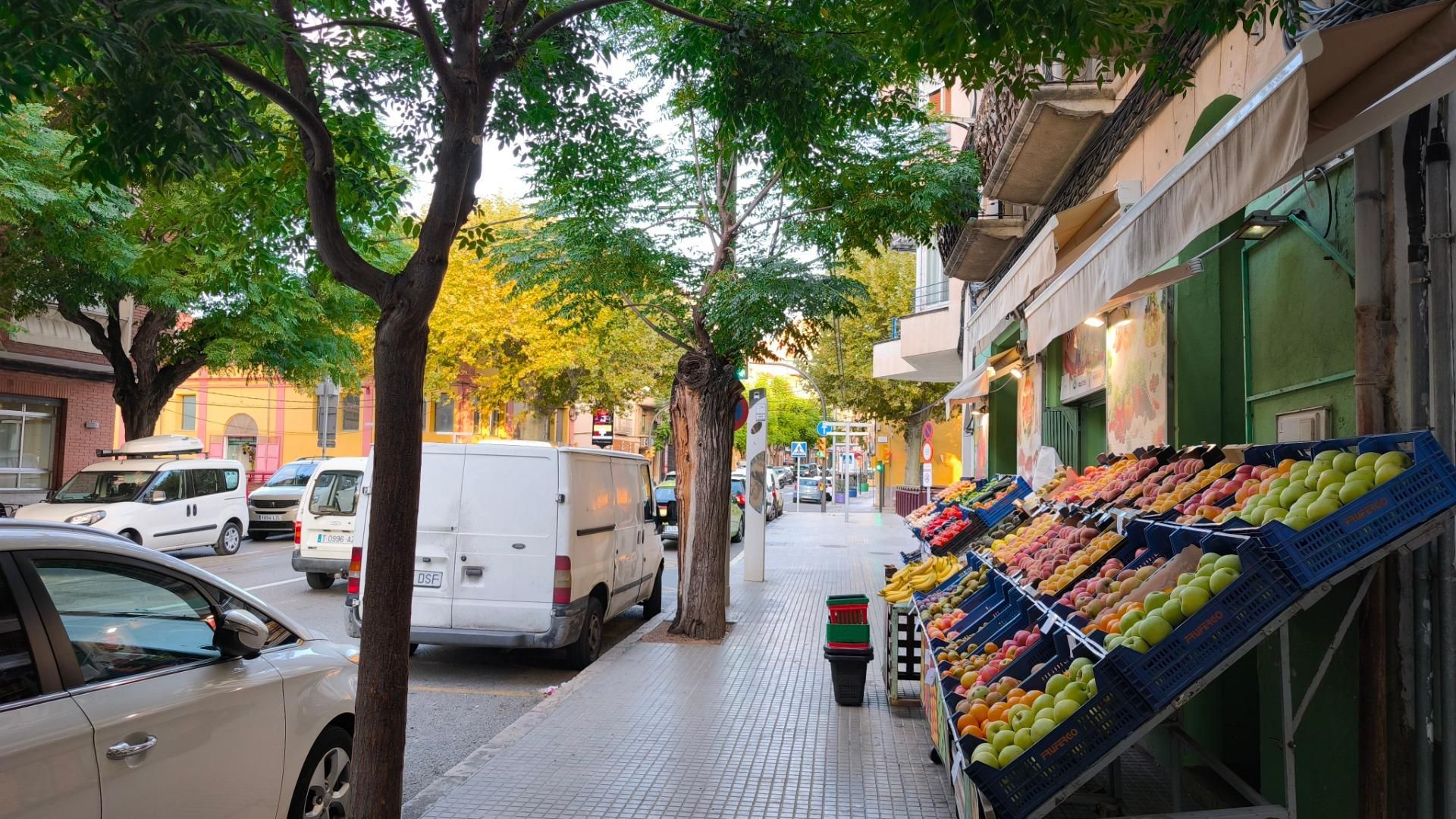 Vista exterior de Edifici en venda en Roquetes