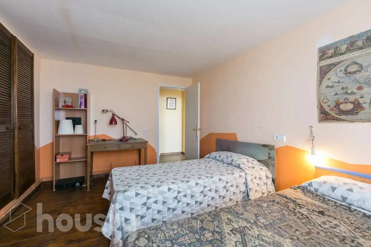 Dormitori de Casa o xalet en venda en La Llacuna amb Calefacció, Jardí privat i Parquet