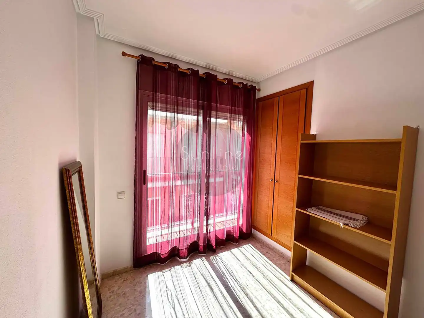 Schlafzimmer von Einfamilien-Reihenhaus zur Miete in Moncada mit Klimaanlage, Privatgarten und Terrasse