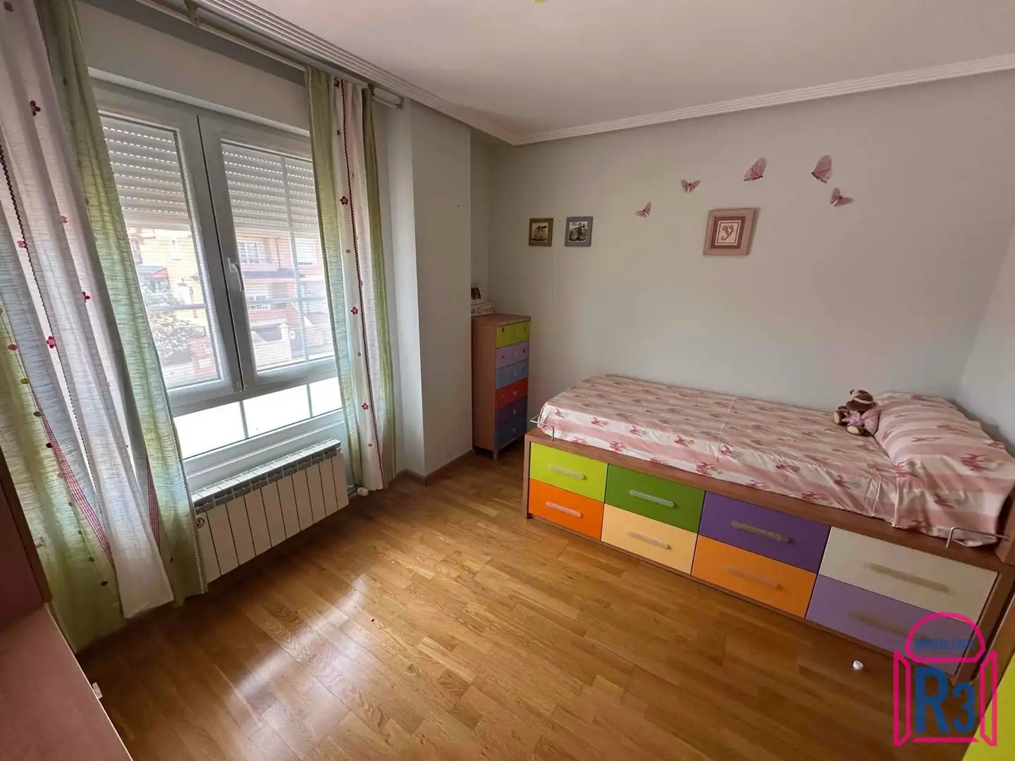Habitación de Casa adosada en venta en Villaquilambre con Calefacción, Piscina y Amueblado