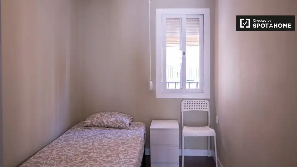 Habitación de Piso de alquiler en Valencia con Aire acondicionado, Calefacción y Amueblado