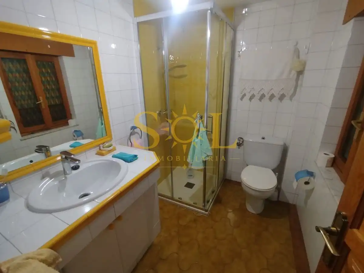 Baño de Casa o chalet en venta en Carrocera con Calefacción, Jardín privado y Terraza
