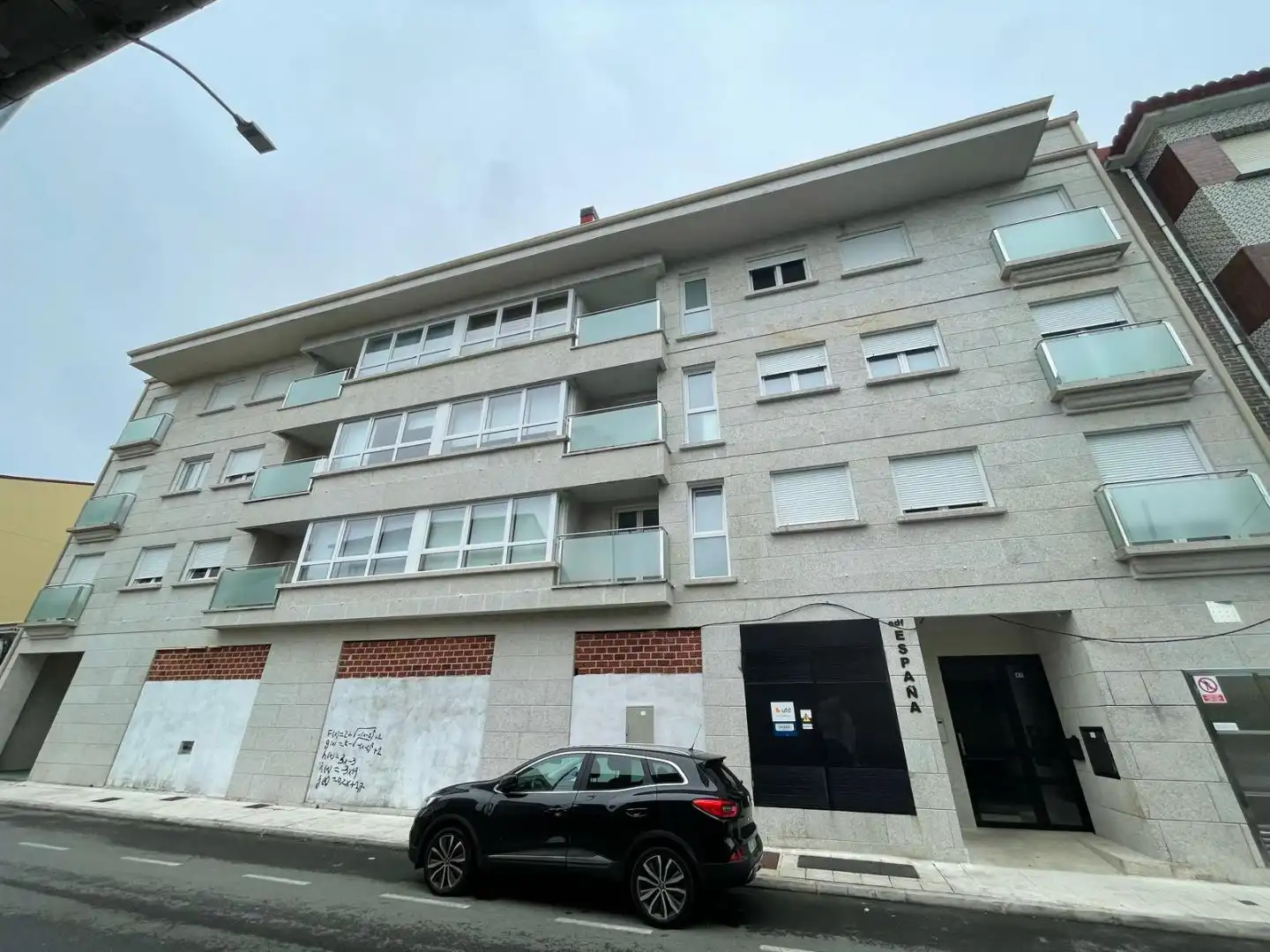 Piso con jardín en venta en Avenida Fernando Conde 66