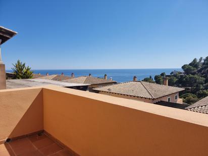 Vista exterior de Casa adosada en venda en Tossa de Mar amb Terrassa i Balcó
