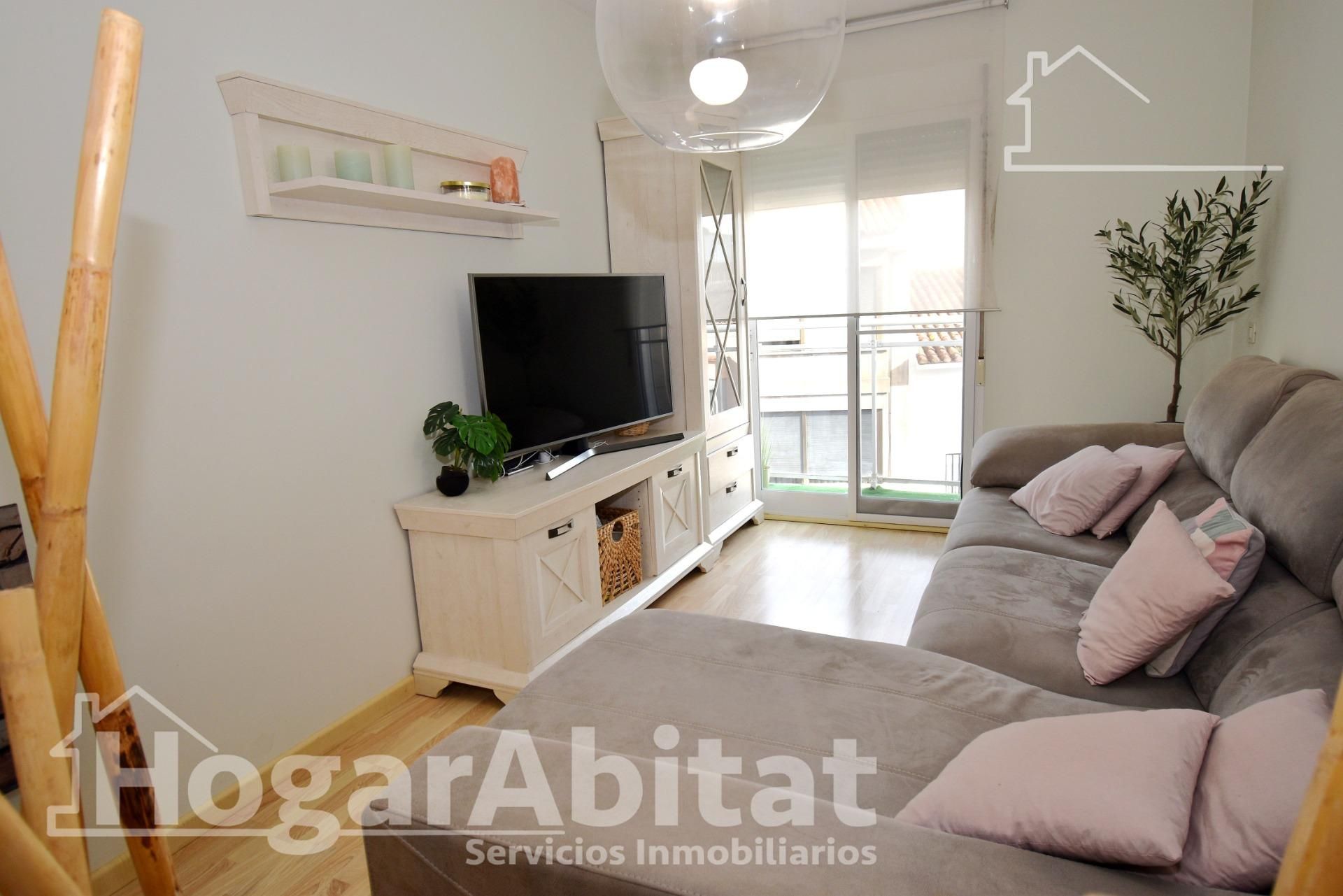 Living room of Flat for sale in Burriana / Borriana  with Parquet flooring, Furnished and Balcony