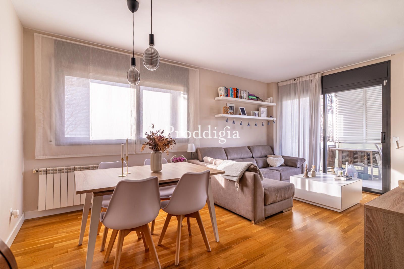 Sala d'estar de Pis en venda en Sant Cugat del Vallès amb Aire condicionat, Calefacció i Terrassa