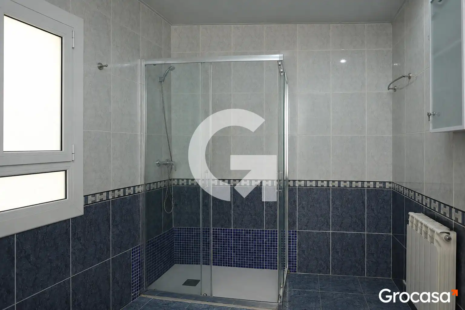 Bathroom of Flat for sale in Terrassa  with Air Conditioner, Heating and Storage room