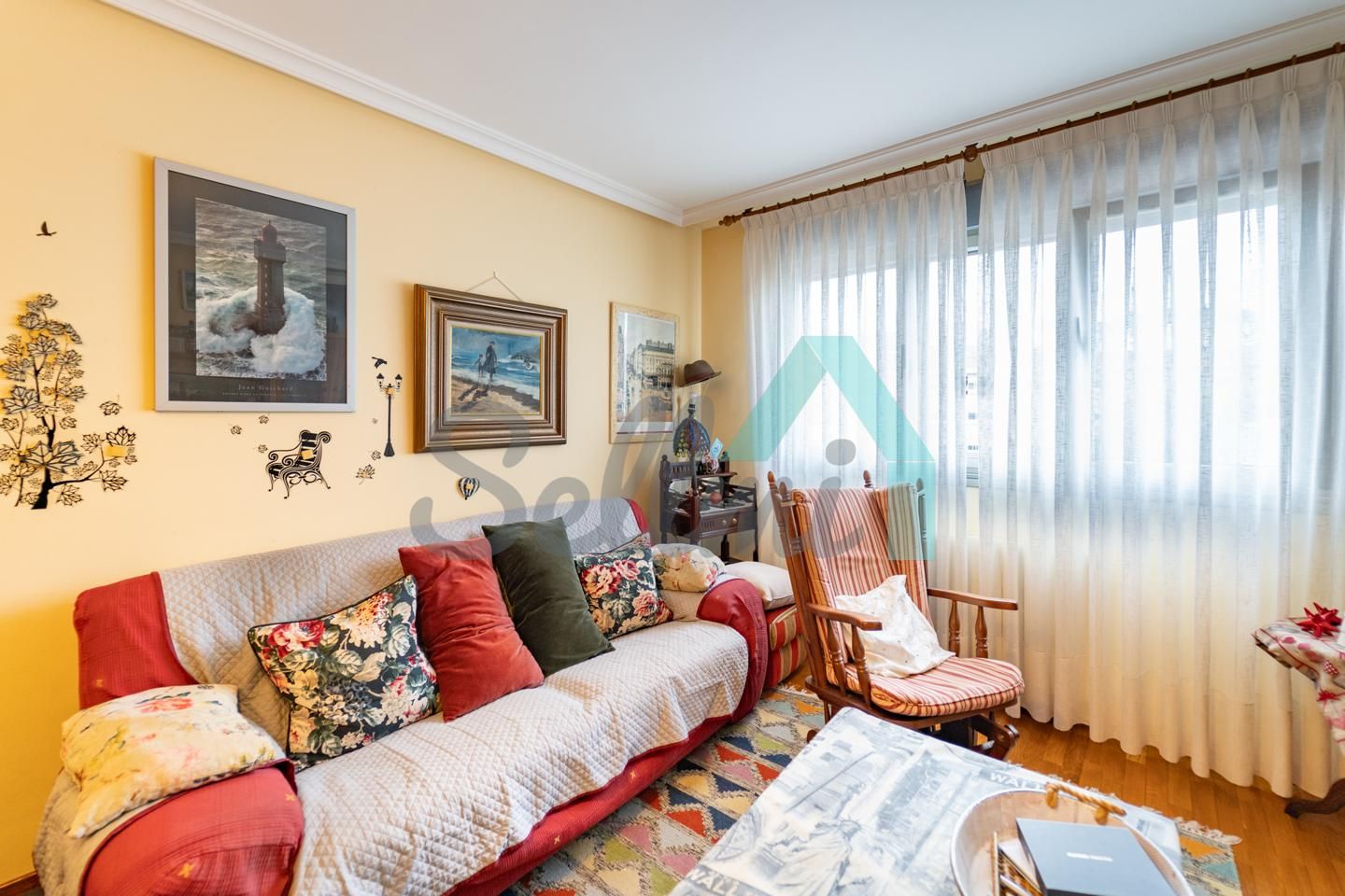 Living room of Flat for sale in Oviedo   with Heating, Parquet flooring and Storage room