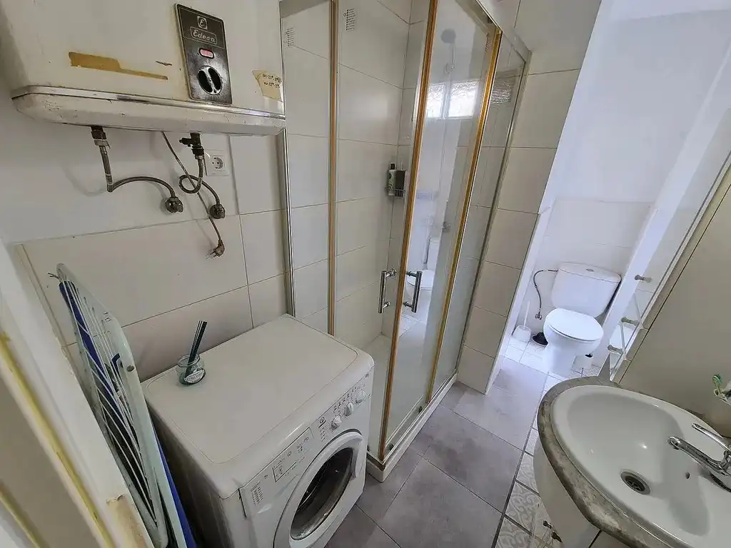 Badezimmer von Erdgeschoss zum Verkauf in San Lorenzo de El Escorial mit Möbliert