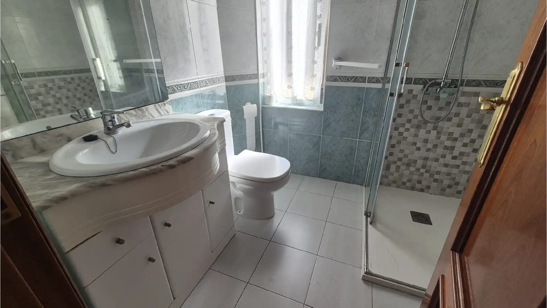 Baño de Piso en venta en Venta de Baños con Calefacción y Amueblado