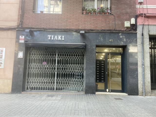 Local comercial en Alquiler en Avinguda de Madrid en La Maternitat i Sant Ramon