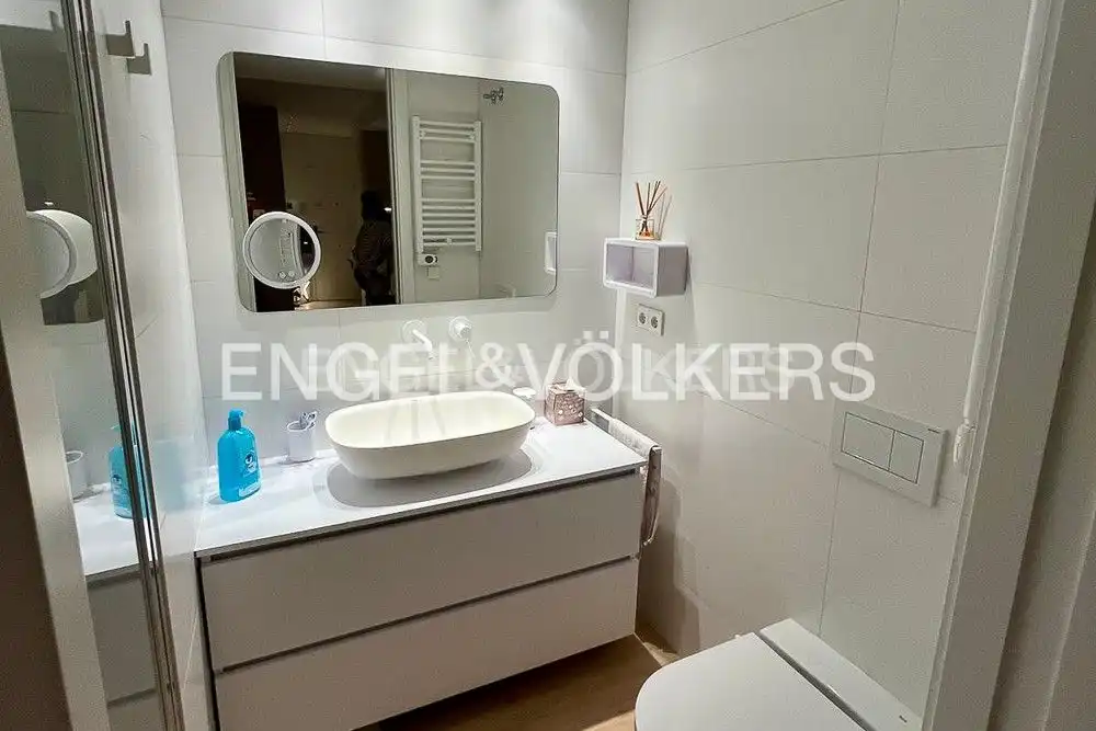 Baño de Piso en venta en Valencia con Aire acondicionado, Calefacción y Amueblado
