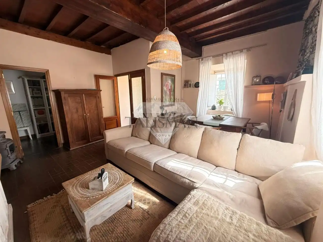 Sala d'estar de Casa o xalet en venda en Bergondo amb Calefacció, Jardí privat i Terrassa