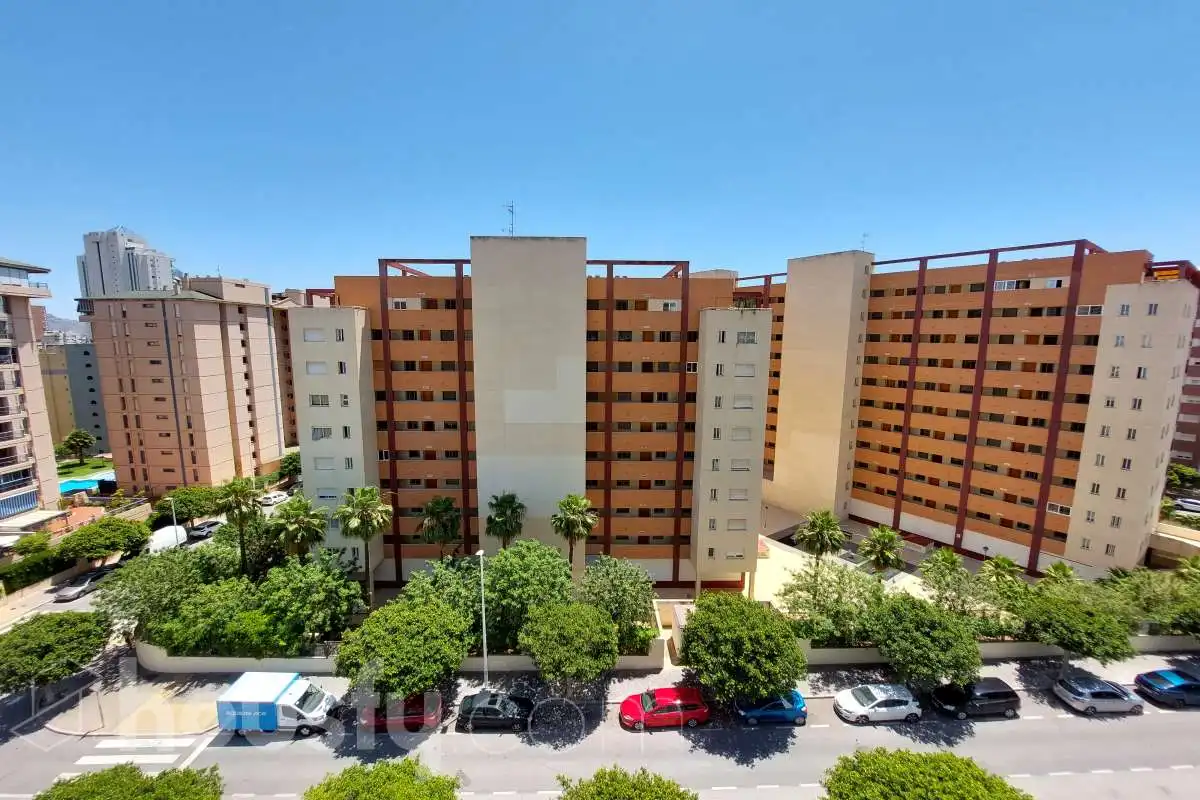 Vista exterior de Pis en venda en Villajoyosa / La Vila Joiosa amb Aire condicionat, Jardí privat i Terrassa