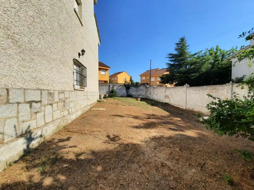 Casa adosada en venta en Hormigos