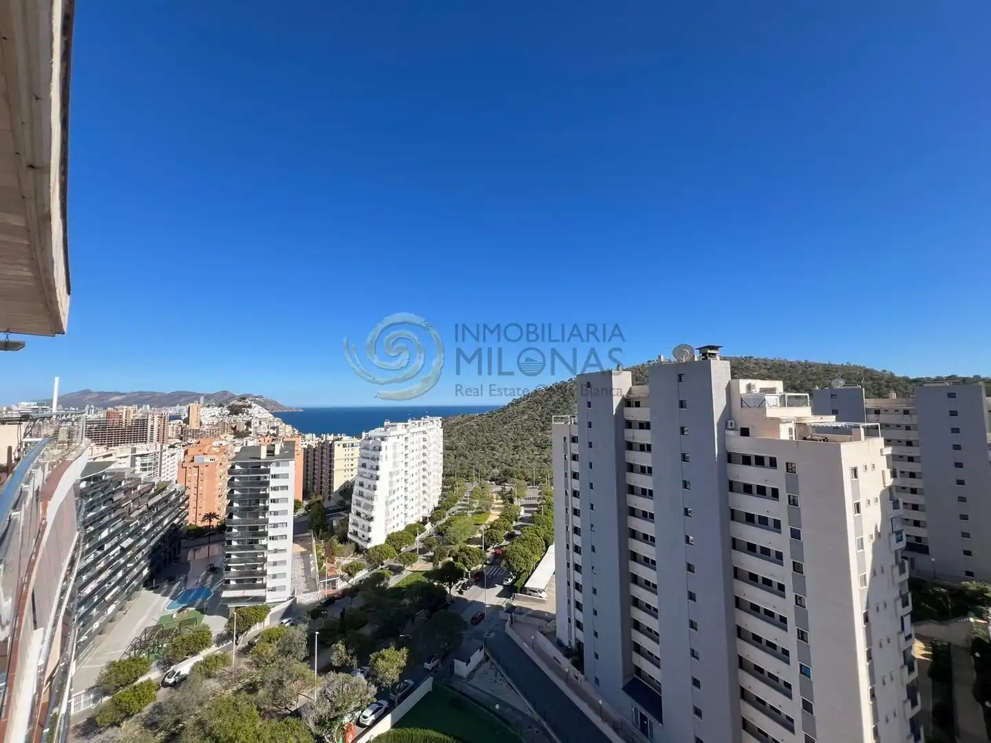 Vista exterior de Àtic en venda en Villajoyosa / La Vila Joiosa amb Aire condicionat, Terrassa i Piscina comunitària