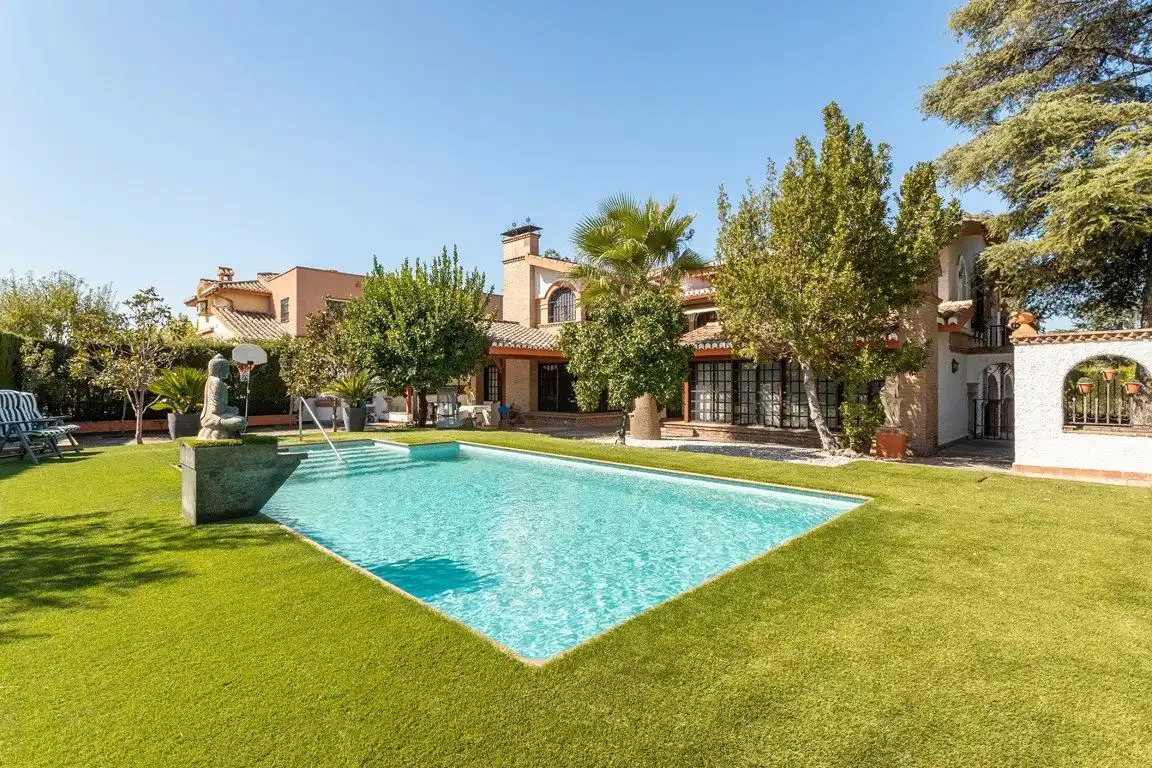Jardí de Casa o xalet en venda en Peligros amb Aire condicionat, Calefacció i Jardí privat