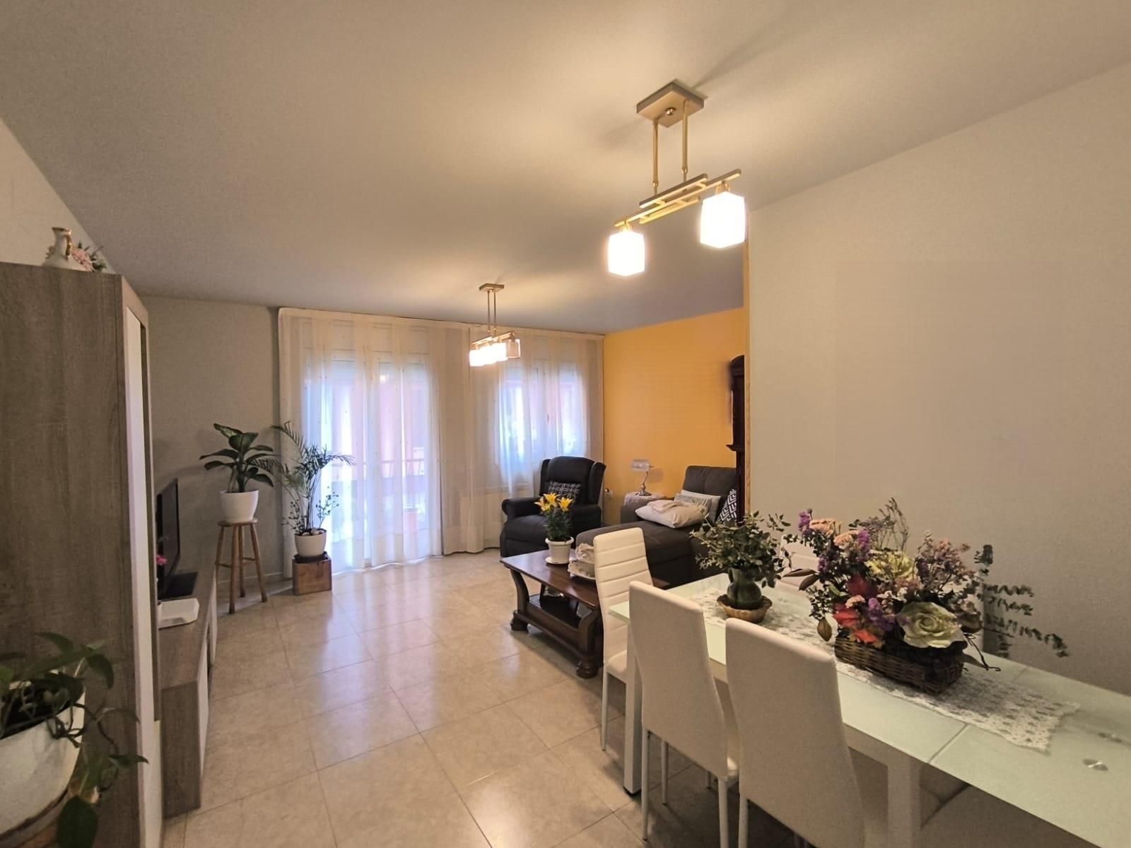 Sala d'estar de Pis en venda en Callús amb Calefacció, Terrassa i Traster