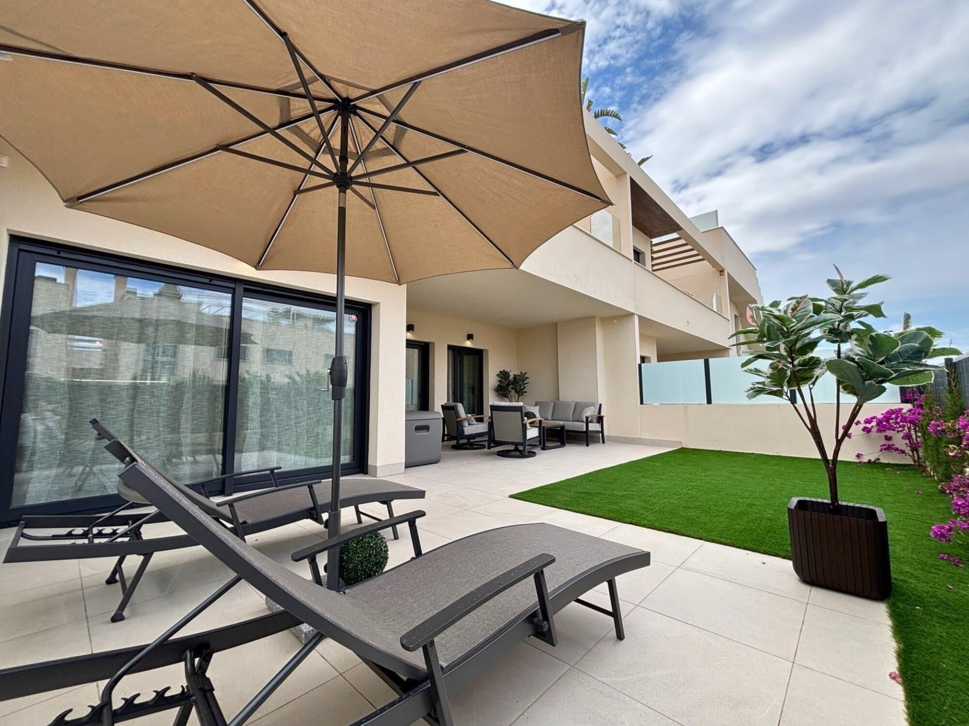 Terrassa de Planta baixa en venda en Torrevieja amb Aire condicionat, Jardí privat i Terrassa