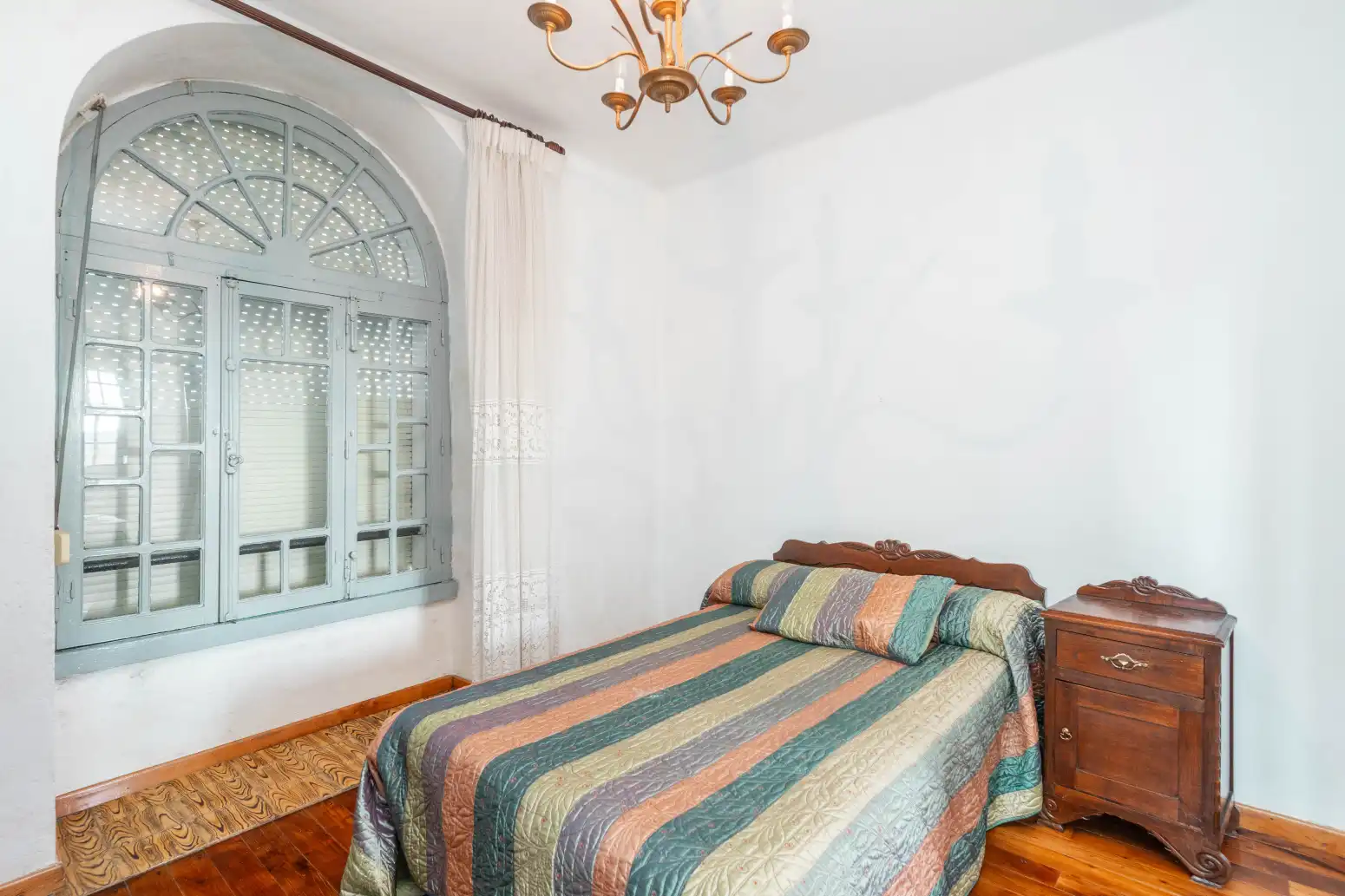 Habitación de Casa adosada en venta en Salas con Parquet, Terraza y Trastero