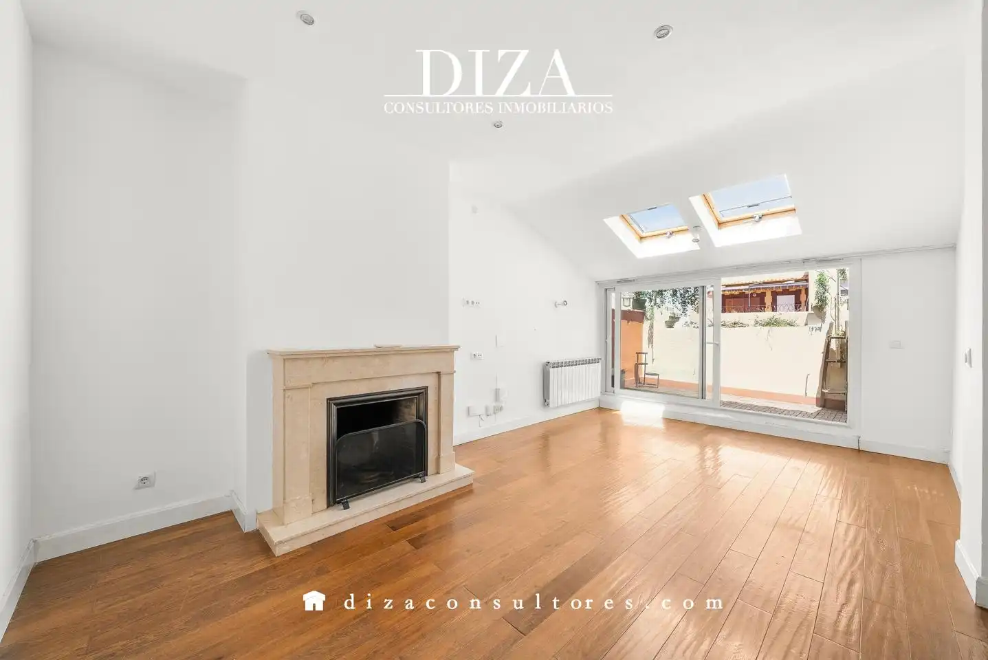 Penthouse with lift for sale in De Bravo Murillo