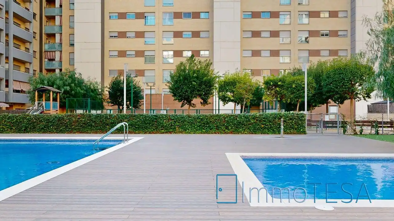 Swimming pool of Flat for sale in Barberà del Vallès  with Air Conditioner, Heating and Parquet flooring