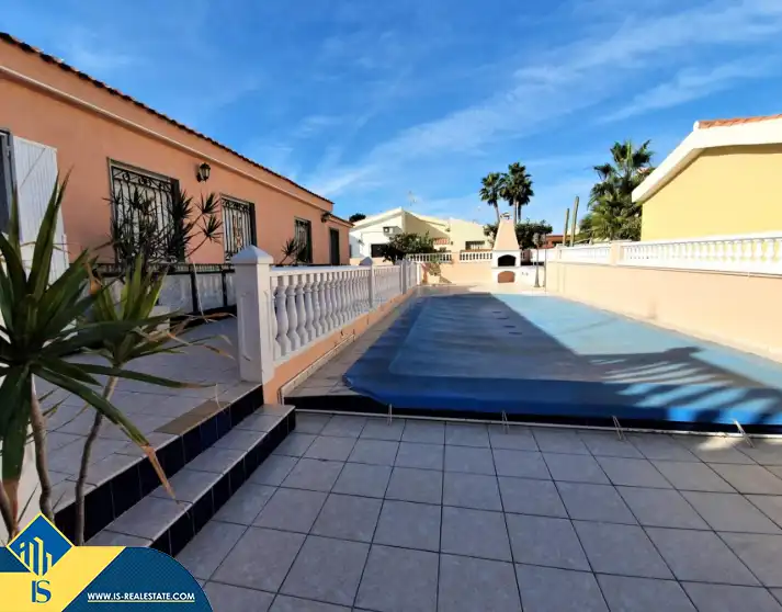 Villa avec piscine à vendre à Playa de los Locos