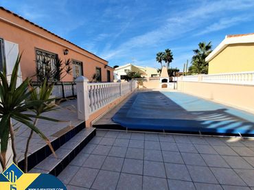 Chalet con piscina en venta en Playa de los Locos