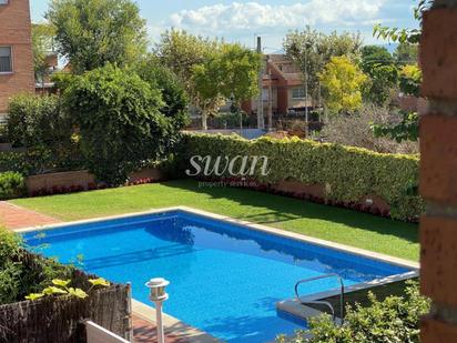 Swimming pool of Flat for sale in Sant Cugat del Vallès  with Heating, Terrace and Swimming Pool