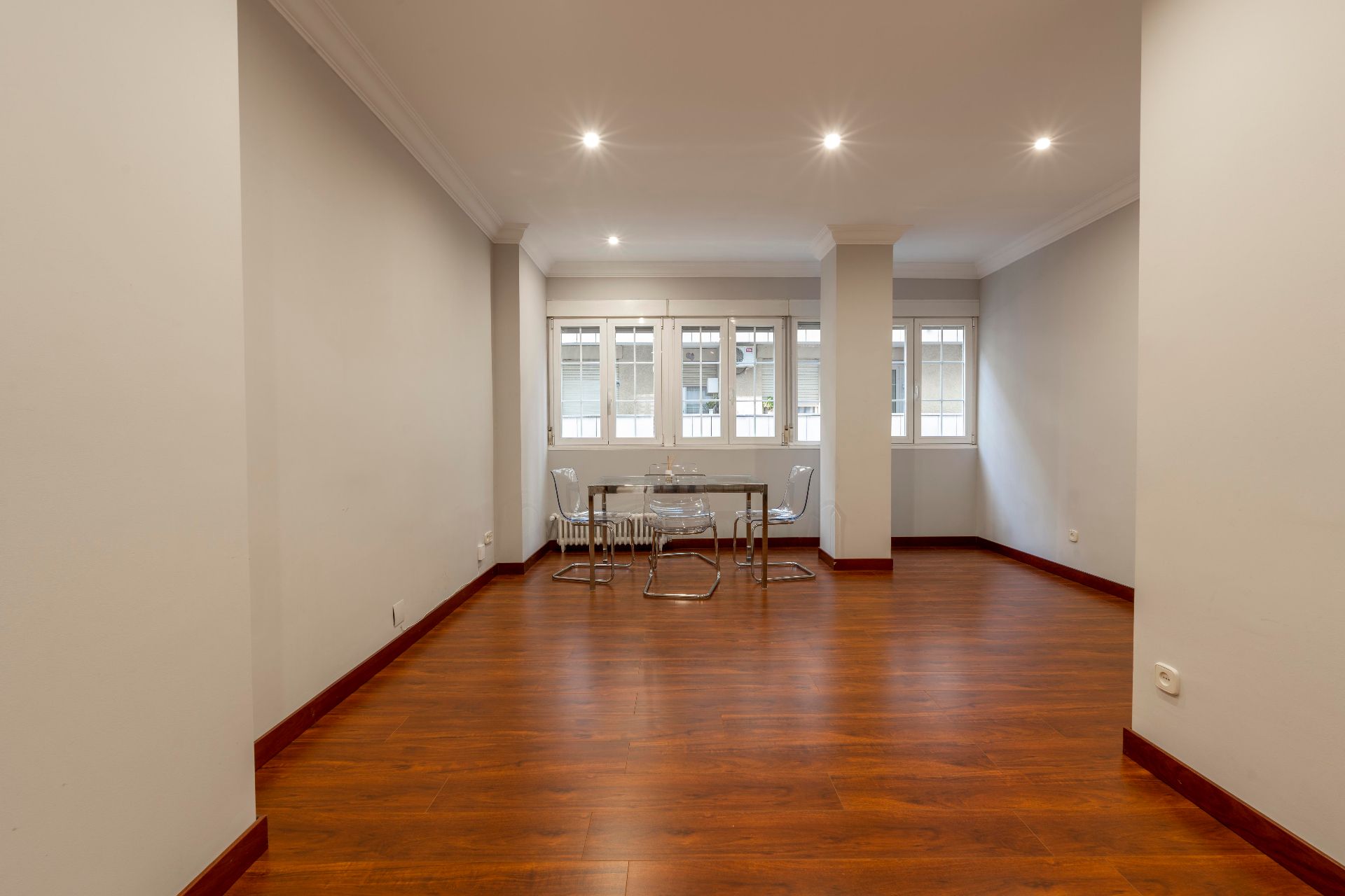 Dining room of Flat to rent in  Madrid Capital  with Air Conditioner, Heating and Parquet flooring
