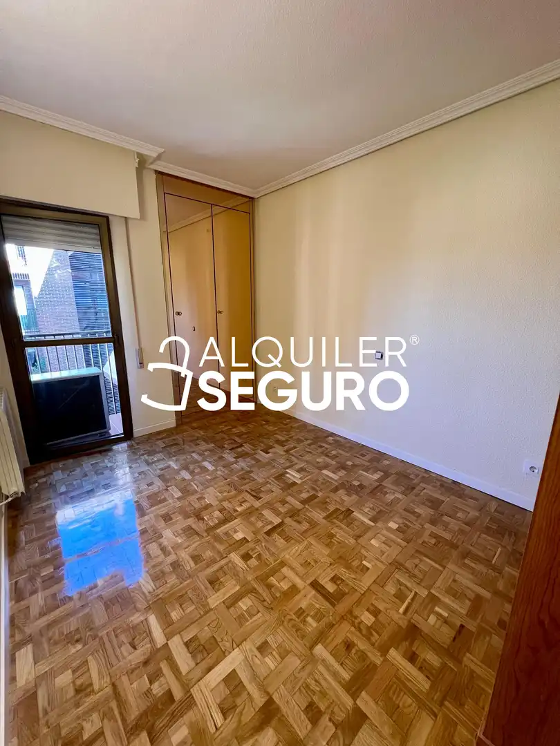 Bedroom of Flat for rent in Madrid  with Air Conditioner, Heating and Terrace