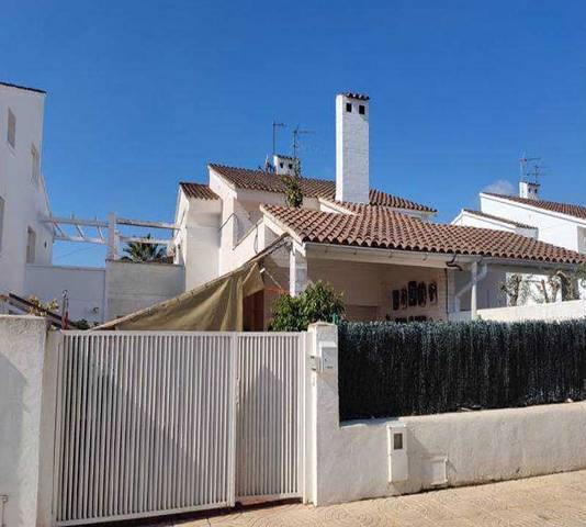 Casa adosada en Venta en C/ Eliseu Meifren en Els Tallats - Mas Olivé