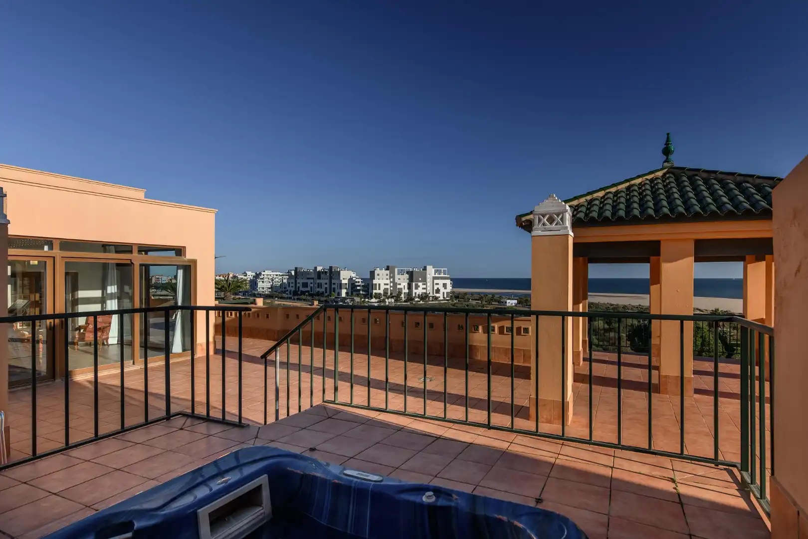 Terrasse von Dachboden zum Verkauf in Ayamonte mit Terrasse, Abstellraum und Möbliert