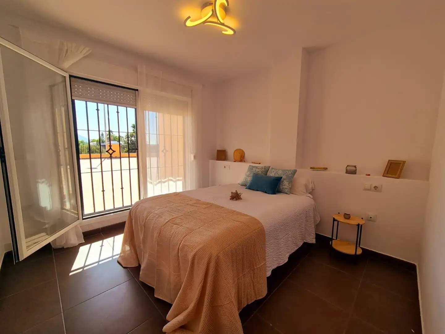Habitación de Casa adosada en venta en Algeciras con Terraza y Balcón