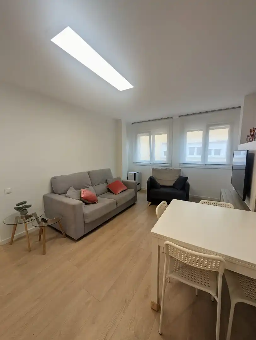 Wohnzimmer von Wohnung zur Miete in Foz mit Heizung, Abstellraum und Möbliert